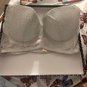 Victoria’s Secret bra limited edition